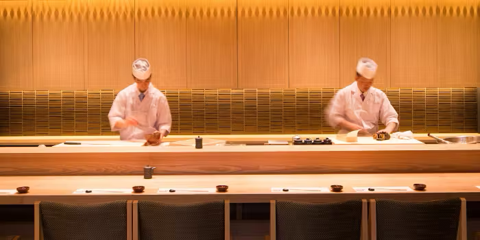 vol 875 (EN)　A Hot Summer and the Empty Heart of a Sushi Chef